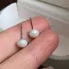 Pendientes de botón de perla redonda plana de plata de ley S925, estilo coreano, diseño simple de nicho, modernos y de alta gama para uso diario.