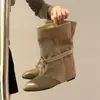 Botas Retrô Saia Feminina Salto Bloco Ocidental Emagrecedora Petite Botas Longas Novas Botas Plissadas com Bico Fino Outono Inverno 2026