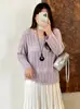Top feminino plus size com decote V, estilo retrô vazado, coleção de outono 2026, suéter de tricô de corte solto com acabamento em renda.