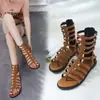 Sandalias Planas para Mujer 2026 Verano Nuevo Estilo Punta Abierta Caña Alta Huecas Hebilla de Correa Sandalias Romanas Comercio Exterior al por Mayor para Mujer