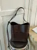 Bolsa de ombro feminina estilo retrô, nova coleção 2026, design moderno de outono, exala uma vibe sofisticada e elegante, apresentando um design de bolsa saco de grande capacidade