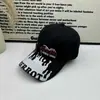 Design Novo Primavera e Verão Bordado de Letra Padrão de Água Boné de Baseball Unissex Proteção Solar Nicho Moda Estilosa Boné Bico de Pato