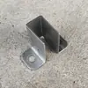 Conector para tubo cuadrado galvanizado Pieza de fijación en forma de C Accesorios de fijación para balaustrada Fijación de hierro en forma de C Soporte en forma de U para barandilla