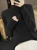 Suéter feminino de outono e inverno com gola alta discreta, mangas compridas, caimento solto, modelador, pulôver versátil, camisa base de fleece, top de tricô