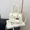 Bolsa de Mano Retro de Moda Nueva Otoño 2026 Alta Calidad para Mujer Clásica Versátil con Cremallera Bolso de Hombro Venta al por Mayor Bolsos para Mujer