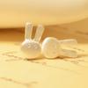 Pendientes de botón de plata de ley 925 con diseño de conejo cepillado, venta al por mayor, pendientes de botón de moda de estilo coreano para mujer.