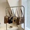 Bolso Tote de Moda Retro Bolso de Axila para Mujer 2025 Nuevo Trabajo Desplazamiento Diseño Nicho de Alta Gama Más Fácil de Combinar Bolso de Mujer