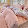 Conjunto Autêntico de Quatro Peças de Veludo de Leite Espesso para Dormir Nu, Conjunto de Lençol e Capa de Edredom de Veludo de Leite Estilo Creme de Inverno para Bebê, Conjunto de Três Peças de Veludo Coral