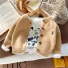 Estilo Sanador~ Conjunto de Ropa de Primavera para Bebé, Nuevo Cárdigan de Punto para Niños, Jeans, Conjunto de Tres Piezas de Ropa de Primavera para Niños