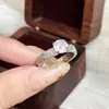 Anillo de Diamantes de Ocho Estrellas y Ocho Flechas Popular de Xiaohongshu, Cielo Estrellado Lleno de Diamantes, Anillo de Bodas de Diseño de Nicho, Anillo de Lujo de Alta Gama Accesible