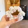 Moda Nuevos Scrunchies de Venta Caliente al por Mayor para Mujeres, Ligas para el Cabello de Tela de Alta Gama, Accesorios Versátiles para el Cabello