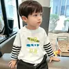 Camiseta listrada de manga comprida para meninos, novo estilo primavera e outono 2026, top de algodão puro para outono de meninos, camisa da moda estilo coreano