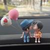 Celebriedade da Internet Enfeites de Carro Atacado Carro Acessórios de Carro Boneca Casal Fofo Beijo Decoração de Carro Elétrico Enfeites