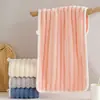 Toalla Facial Grande Lisa de Terciopelo Coral para Adultos Engrosada Absorbente Tipo Ola 35*75Cm105G