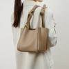 Bolsos Cruzados de Verano para Mujer, Bolso Cubo Nuevo de Moda Versátil de Este Año, Bolso de Mano Tote de Cuero Genuino de Diseñador Nicho