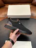 Tênis masculino STN de malha tricotada e couro, detalhes em laranja, cores contrastantes, sola grossa, respirável, casual slip-on com cadarço
