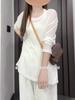 Moda Primavera e Verão Conjunto Feminino Fino Micro Revelado Ombro Blusa Base Top Anti-andar Solto Camisola em Linha Reta