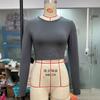 Camiseta feminina europeia e americana de outono e inverno com base de cor sólida, gola redonda, costas nuas, Spice Girls, slim fit, camiseta de manga comprida, top SU3190