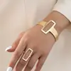 Conjunto de pulseira e anel em ouro com design europeu e americano transfronteiriço, moderno e único, design aberto exagerado, conjunto de duas peças de joias de luxo leve