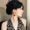 Pendientes Redondos de Borla con Estampado de Leopardo de Gama Alta en Forma de C para Mujer, Pendientes Retro de Nicho de Lujo Ligero, Pendientes Exagerados con Estilo