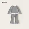 Conjunto Moderno para Meninas com Top de Renda na Barra e Calça Flare Xadrez, Doce Conjunto de Duas Peças Infantil de Outono
