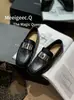 Zapatos de Cuero Negros de Tacón Bajo Estilo Coreano para Mujer, Mocasines Casuales de Commuter Slip-On Redondos Retro Nuevos 2025 Estilo Británico