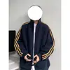 Chaqueta cárdigan para hombre con tres rayas, nueva colección primavera/otoño 2026, estilo retro americano, peso pesado, cuello alto, corte holgado, chaqueta de doble cremallera