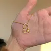 Colar de Cabacinha Flor Vazada Popular do Xiaohongshu, Novo Estilo Chinês, Exquisito e de Luxo Leve, Corrente Elegante para Clavícula Feminina, Peça Única no Atacado