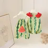 Novo estilo de verão fofo, macacão de melancia doce de desenho animado para bebês meninos e meninas, com suspensórios e mangas curtas