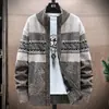 Cardigan de Tricô Jacquard Estilo Étnico Retrô Masculino Gola Alta Listras Coloridas Solto Casaco Suéter Roupa Masculina