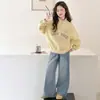 Sudadera para niña, nuevo modelo otoño 2026, top amarillo súper lindo para niños, ropa con cuello alto y media cremallera para niñas grandes