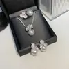Juego de Anillo de Pétalo de Concha Negra de Tres Piezas de Diseño Versa Jewelry para Mujer Chapado en Oro de 18 Quilates Imitación de Nácar Natural