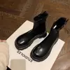 Versão Couro 2026 Outono e Inverno Novo Estilo Tendência Fivela Lateral Salto Grosso Chunky Botas Curtas Slim para Mulheres Couro Genuíno