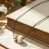 Collar con colgante de estilo emocional para mujer, con forma de fruta de marfil y bola de plata, de alta gama, de lujo, con cadena de lana.