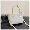 2026 Cesta Tecida de Design Simples e Luxo Leve Bolsa de Mão para Ombro Único e Transversal Bolsa Feminina Estilo Novo Primavera e Verão Moda Texturizada
