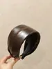 Nova Faixa de Cabeça Vintage de Couro Estilo Coreano com Aba Larga e Toque de Luxo, Faixa de Cabeça Alta de Couro Artificial, Acessório de Cabelo de Couro