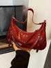 Bolsa Transversal Estilo Retro Sexy Europeia e Americana para Mulheres 2025 Outono Grande Capacidade Bolsa de Ombro de Alto Padrão Bolsa de Axila para o Dia a Dia Tendência