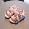 2025 Novos sapatos infantis de verão da moda, confortáveis, estilo ocidental, estilo coreano, sola macia, antiderrapantes, sandálias para meninas, sapatos de praia