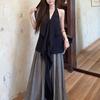 Elegante Conjunto de Atuendo con Chaleco Negro, Estilo Nicho de Alta Gama que No Choca, Estilo Hipster de Viaje, Falda Gris Carbón Estilo Minimalista Old Money