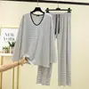Roupas de Casa Listradas Soltas Derong Outono e Inverno Camiseta Listrada de Gola V Grande Comprimento Médio Fenda Calça Reta Solta com Cordão