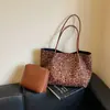 Bolsa de mão de alta qualidade feminina nova moda outono/inverno 2026 bolsa de balde versátil nicho simples casual bolsa de ombro