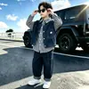 Conjunto de três peças em jeans para meninos para primavera e outono, estilo coreano, roupa moderna e estilosa para crianças, adequado para crianças mais velhas, qualidade de exportação