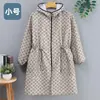 Ropa de Trabajo Nueva Estilo Primavera, Estilo Corto con Ajuste en la Cintura, Diseño Sencillo para Trabajo y Catering, Impermeable y Resistente a la Suciedad, Unisex, con Logo Estampado