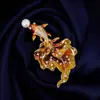 Broche de Pez Dorado Esmaltado con Perla de Agua Dulce, Accesorio de Ropa de Lujo Ligero y Elegante