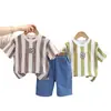 2024 Nuevo Verano Niños Cuello Redondo Letra Vertical Manga Corta Mezclilla Algodón Pantalón de Cinco Cuartos Conjunto de Dos Piezas Fabricante Venta al por Mayor