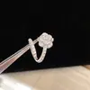 Anillo de Flor de Camelia con Circonita Brillante Serenity de Té Blanco, Anillo Índice de Gama Alta Nicho, Joyería de Moda Coreana para Mujeres