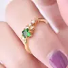 Anel Minimalista Estilo Japonês Peridoto Sintético Simples Retrô para Mulheres, Ins Nicho Luxo Leve Artístico Versátil Elegante