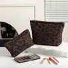 Bolsa de Maquiagem Estilo Ins com Estampa de Leopardo Portátil Grande Capacidade Bolsa para Armazenamento de Batom Bolsa Clutch Estampada Estilo Amazon