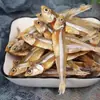 Nuevo stock de pescado pequeño seco, pescado salado, pescado pequeño secado al sol, corvina amarilla pequeña, pescado pequeño seco de mariscos crujientes