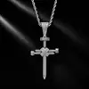 Estilo hip-hop europeo y americano colgante de cruz para uña con incrustaciones de circonita de cobre colgante de tornillo personalizado collar para hombre accesorios de joyería venta al por mayor